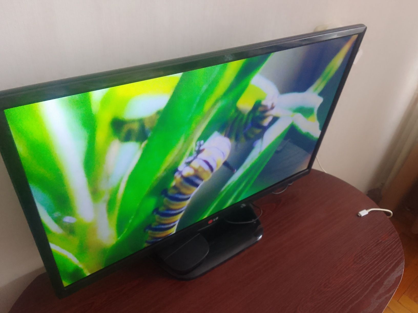 LED  телевизор LG 28LB450U