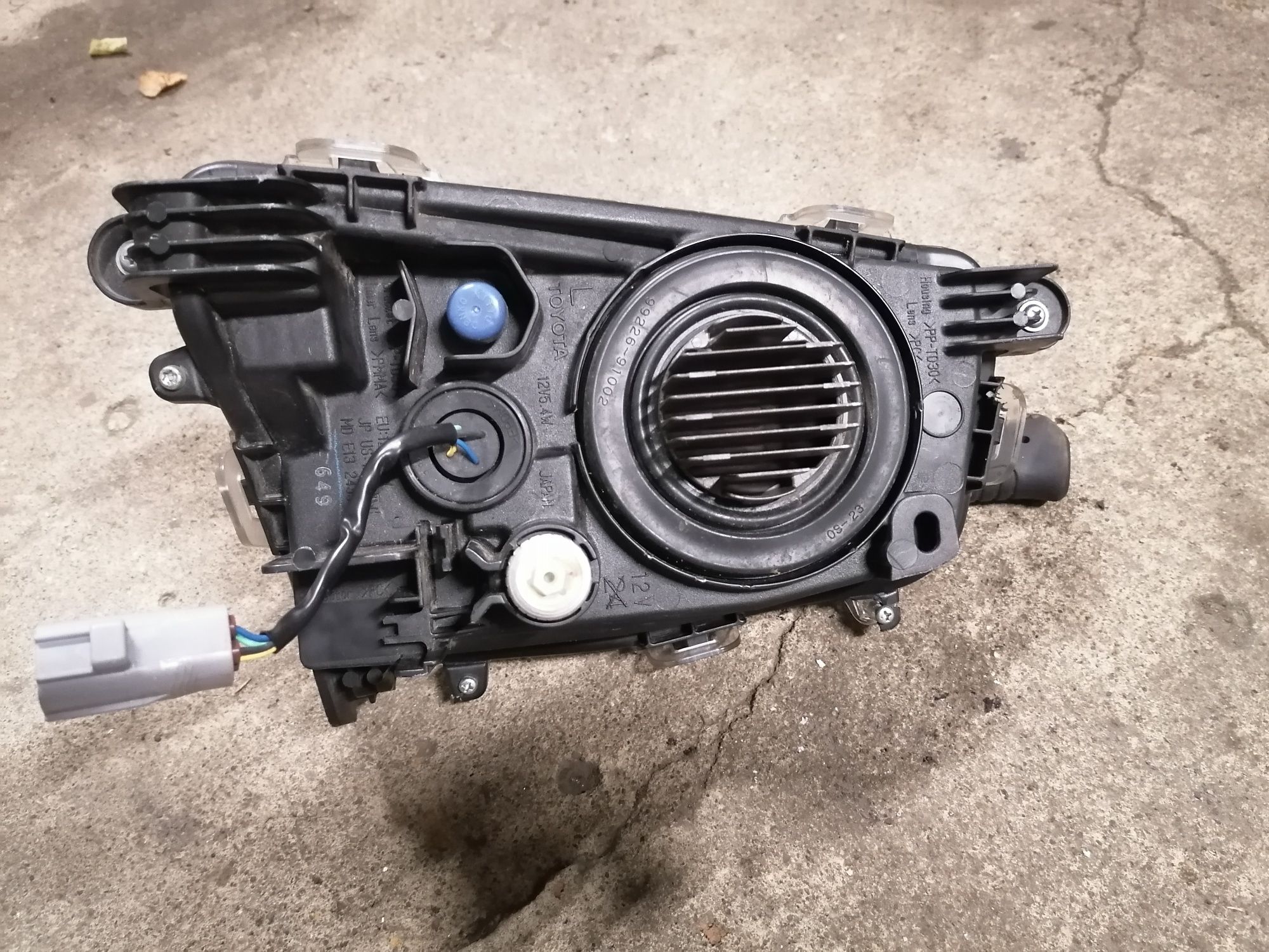 Toyota Prius Halogen Led lewy