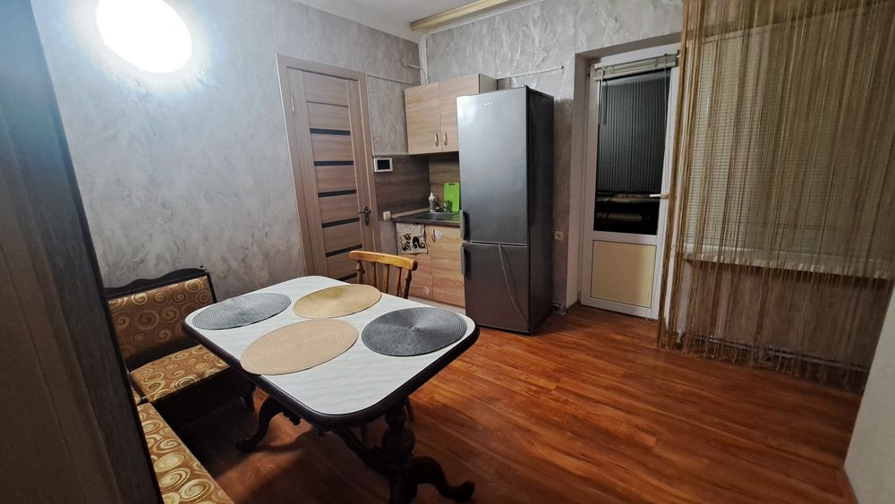 Подобова оренда пів будинку.