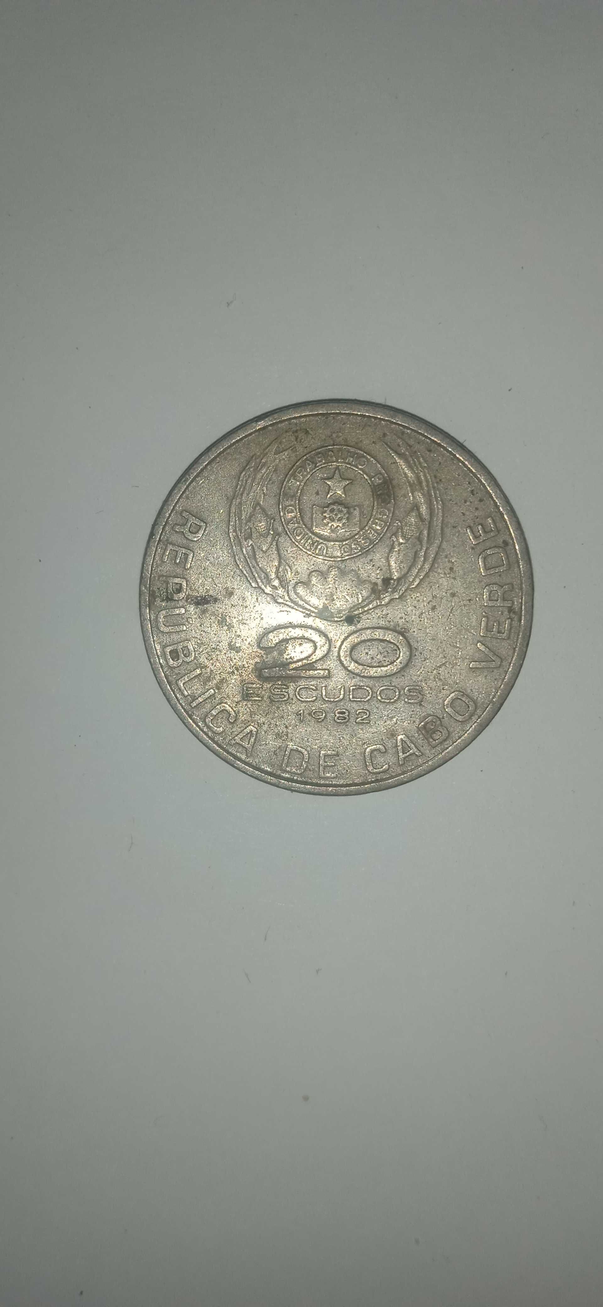 moedas 20 escudos de Cabo Verde. Lote 4 un. 1977/1982