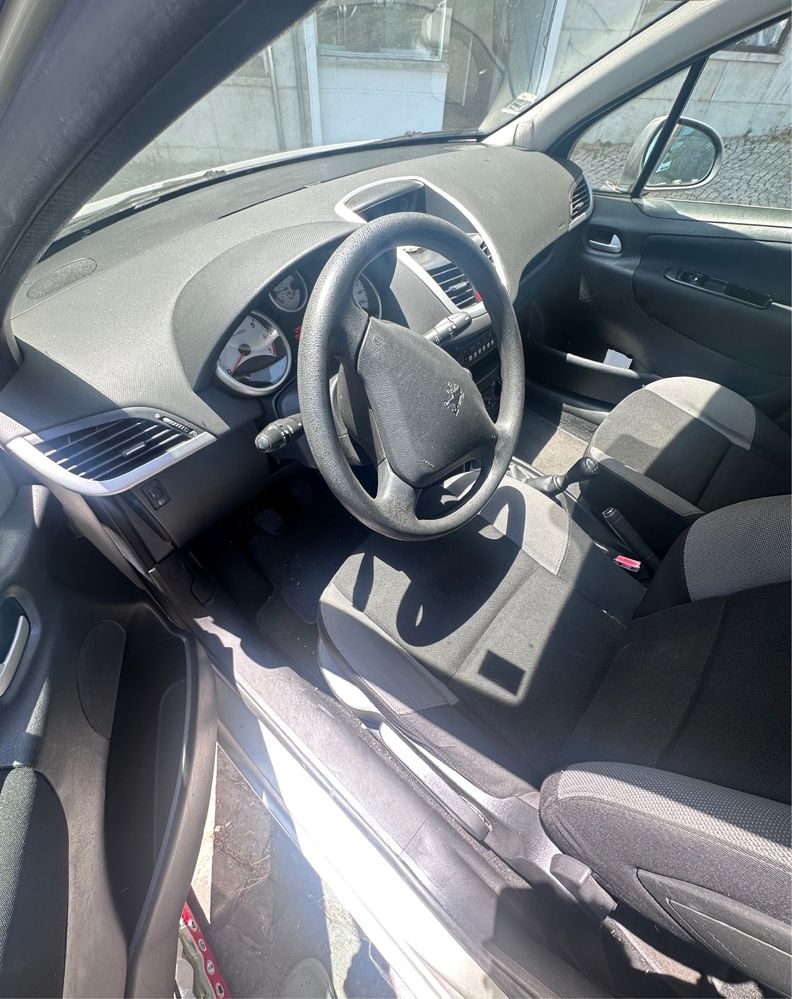 Peugeot 207 1.4- Ano 2008 Fiável e Econónomico 199000km