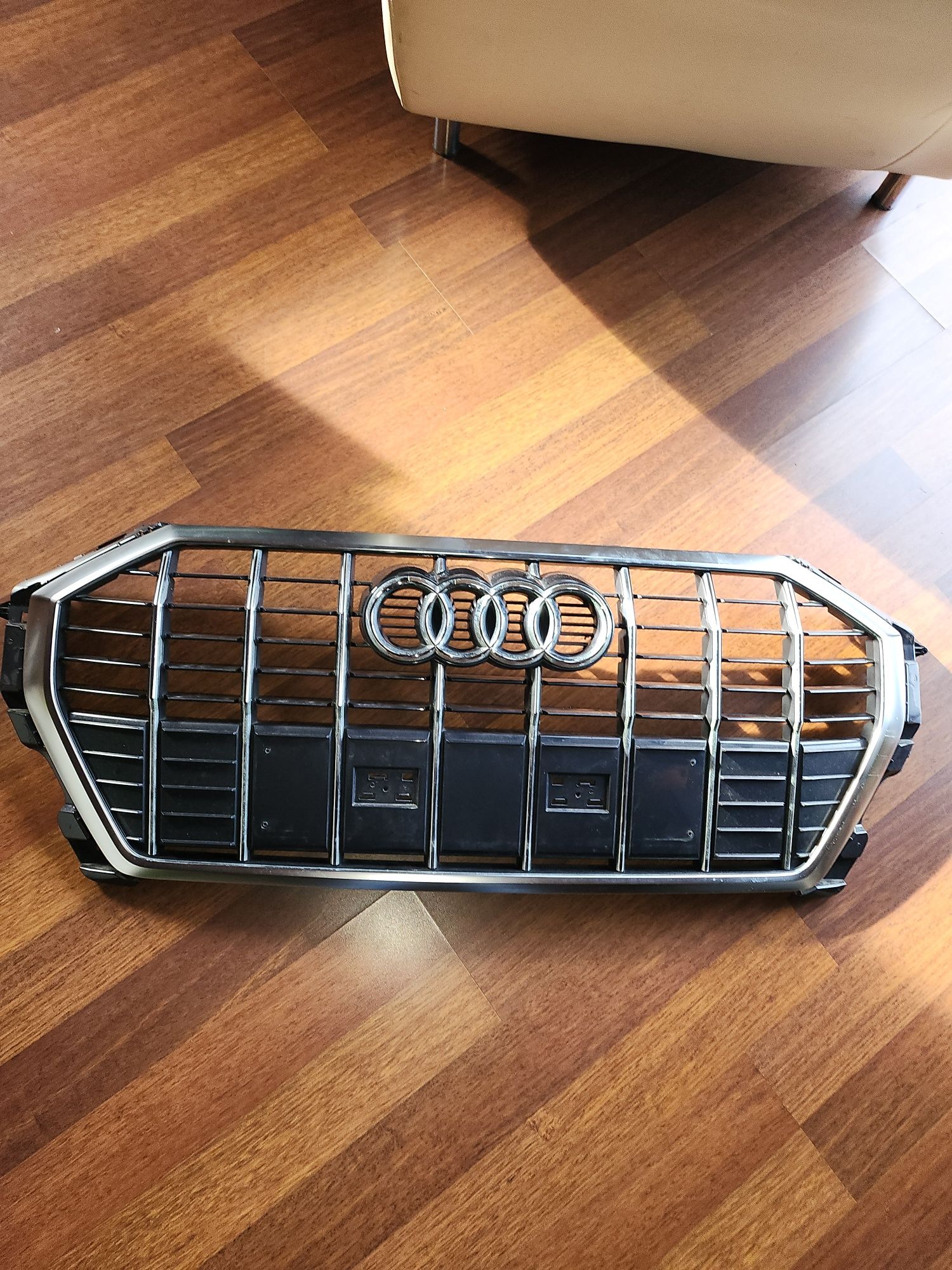 Grill Atrapa Audi Q383Ajak Nowy orginal
