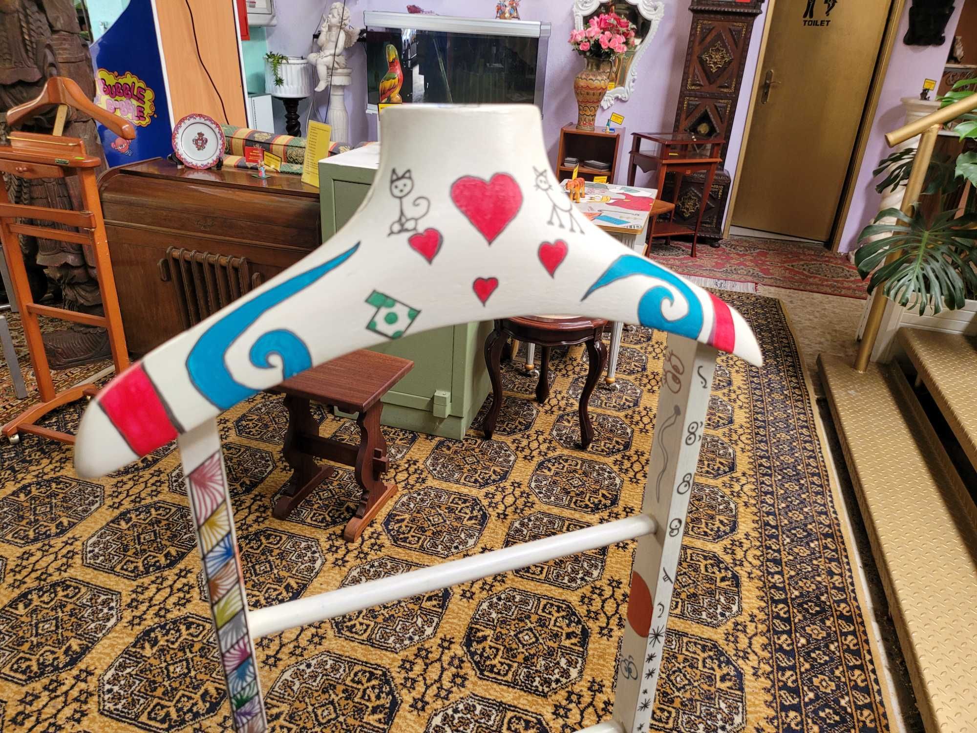 Cabide em madeira maciça restaurado - Pintado à mão