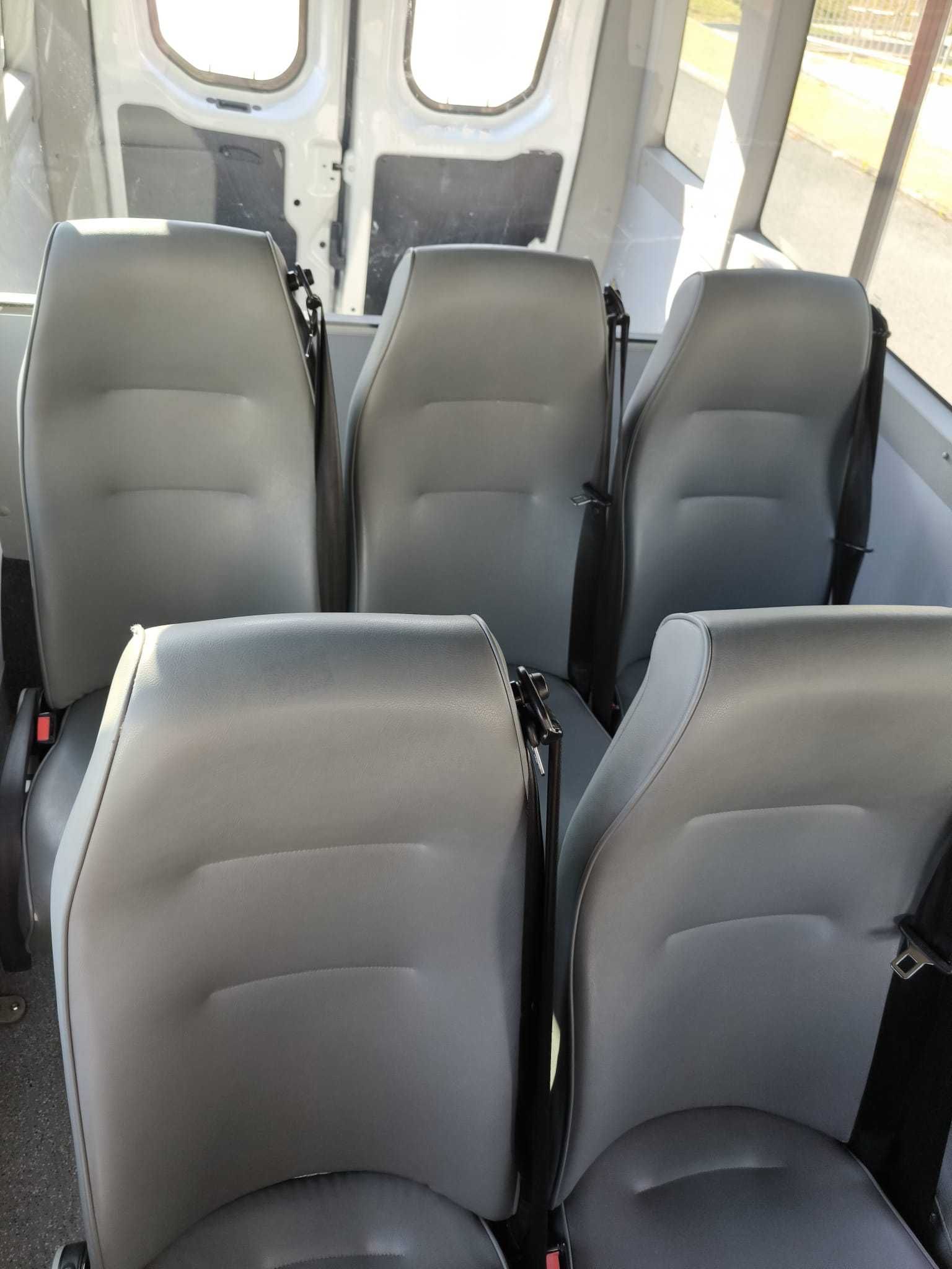 Iveco Daily 35S16 Automática - 9 Lugares