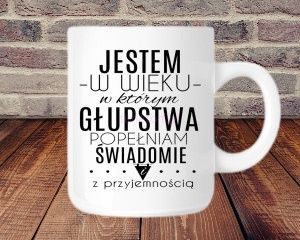 Kubek z napisem grafiką