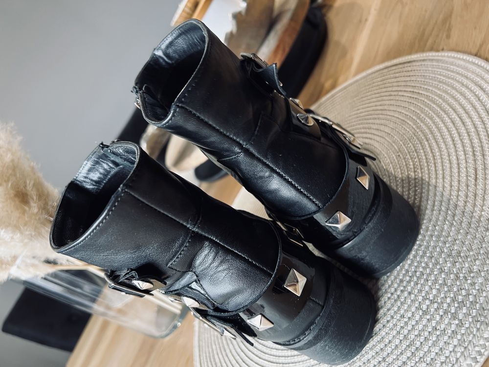Kazar czarne buty botki ze srebrnymi okłuciami ćwieki 38