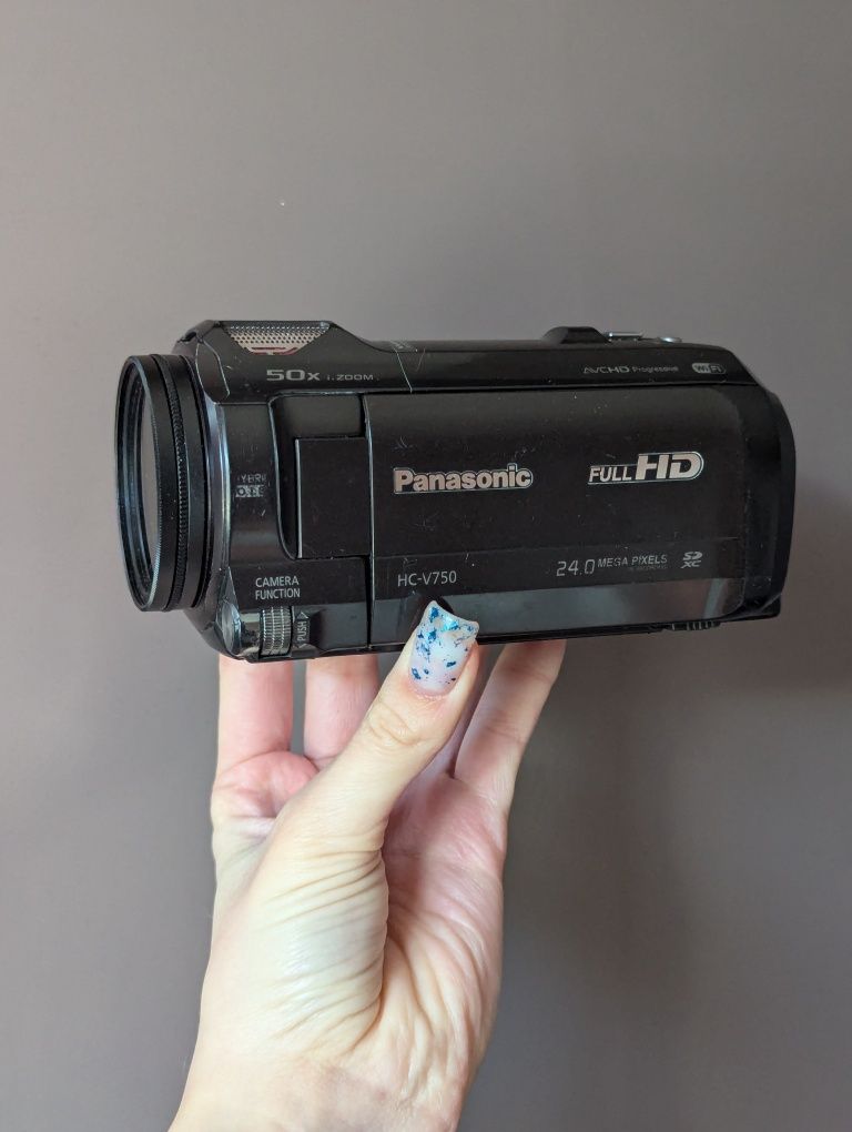 Відеокамера Panasonic HC V-750