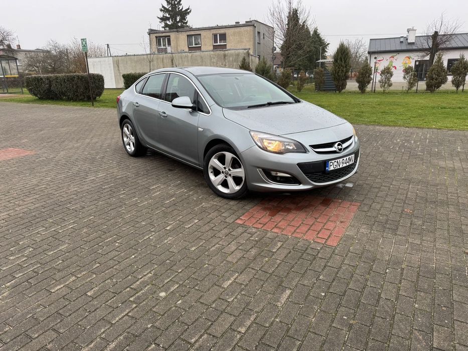 Opel Astra Opel Astra J Sedan