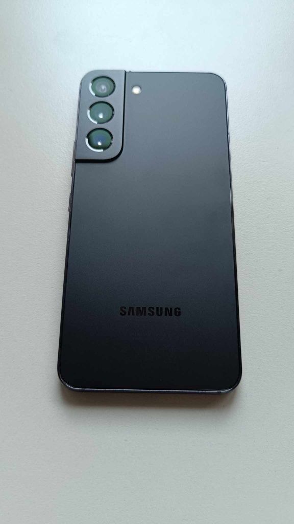 Samsung galaxy s22 8/128 *nowa bateria i płyta główna*