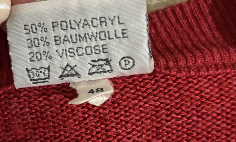 Вовняна жилетка на гудзиках