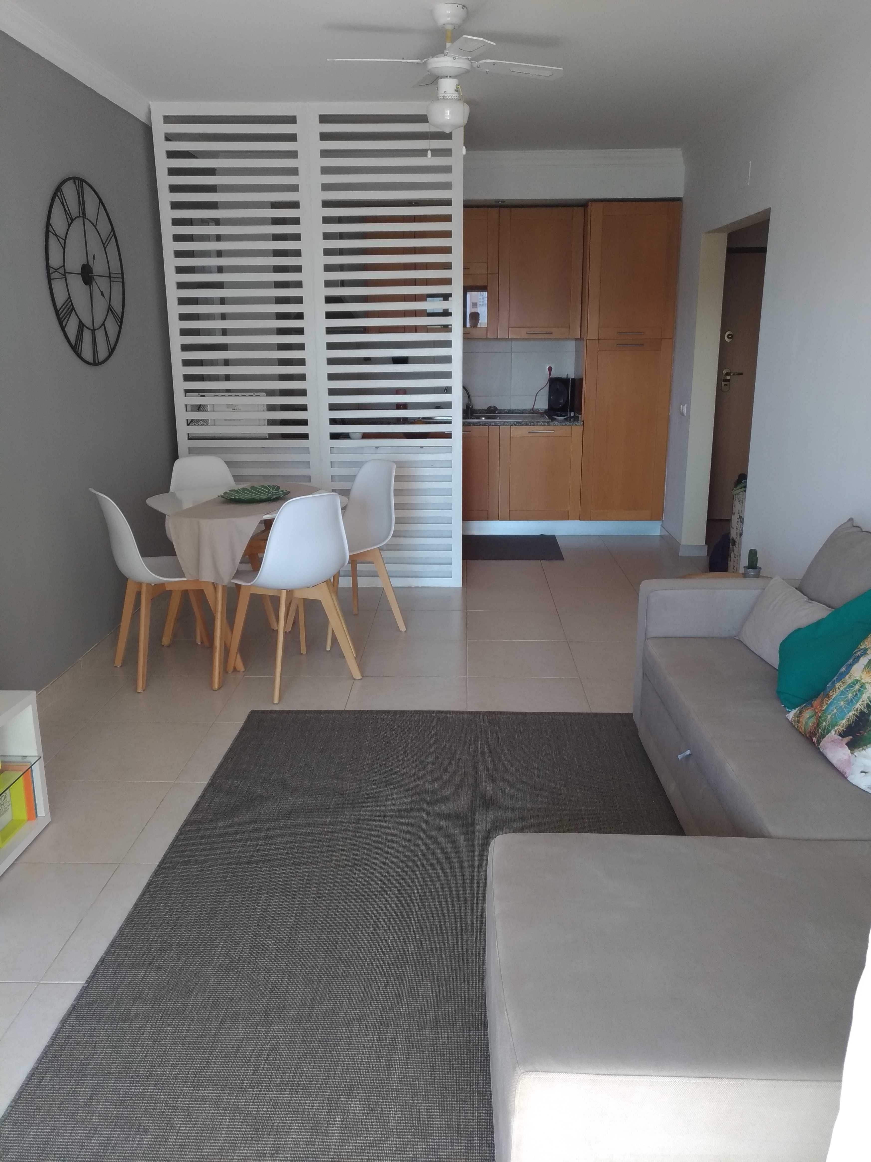 T1 com piscina julho e set.  disponível