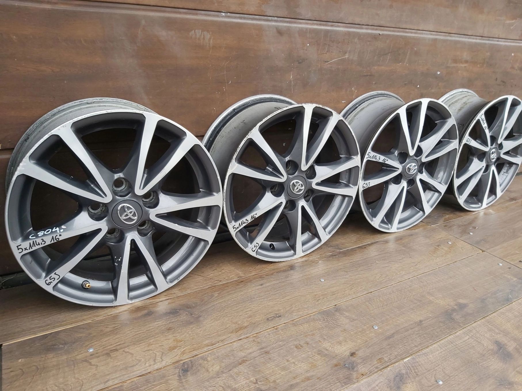 Toyota Auris Verso Avensis T27 alufelgi 16 5x114,3 et39 6,5j 42611-YY40