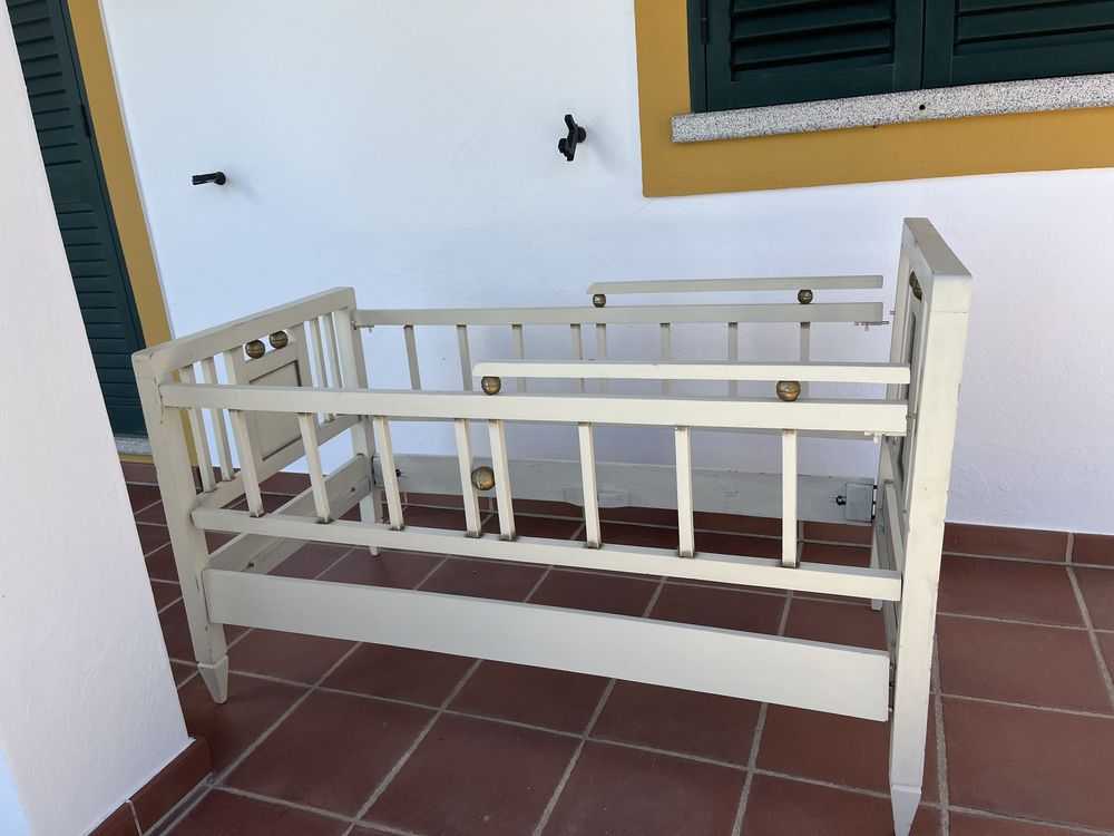 Cama de grades para crianca muito antiga
