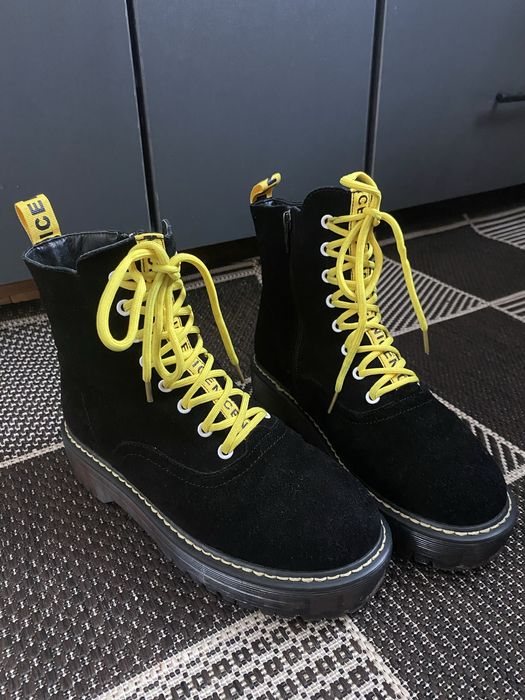Зимове взуття з жовтими вставками,дужее тепле,для дітей і для дорослих