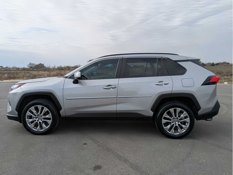 Toyota RAV4      2022