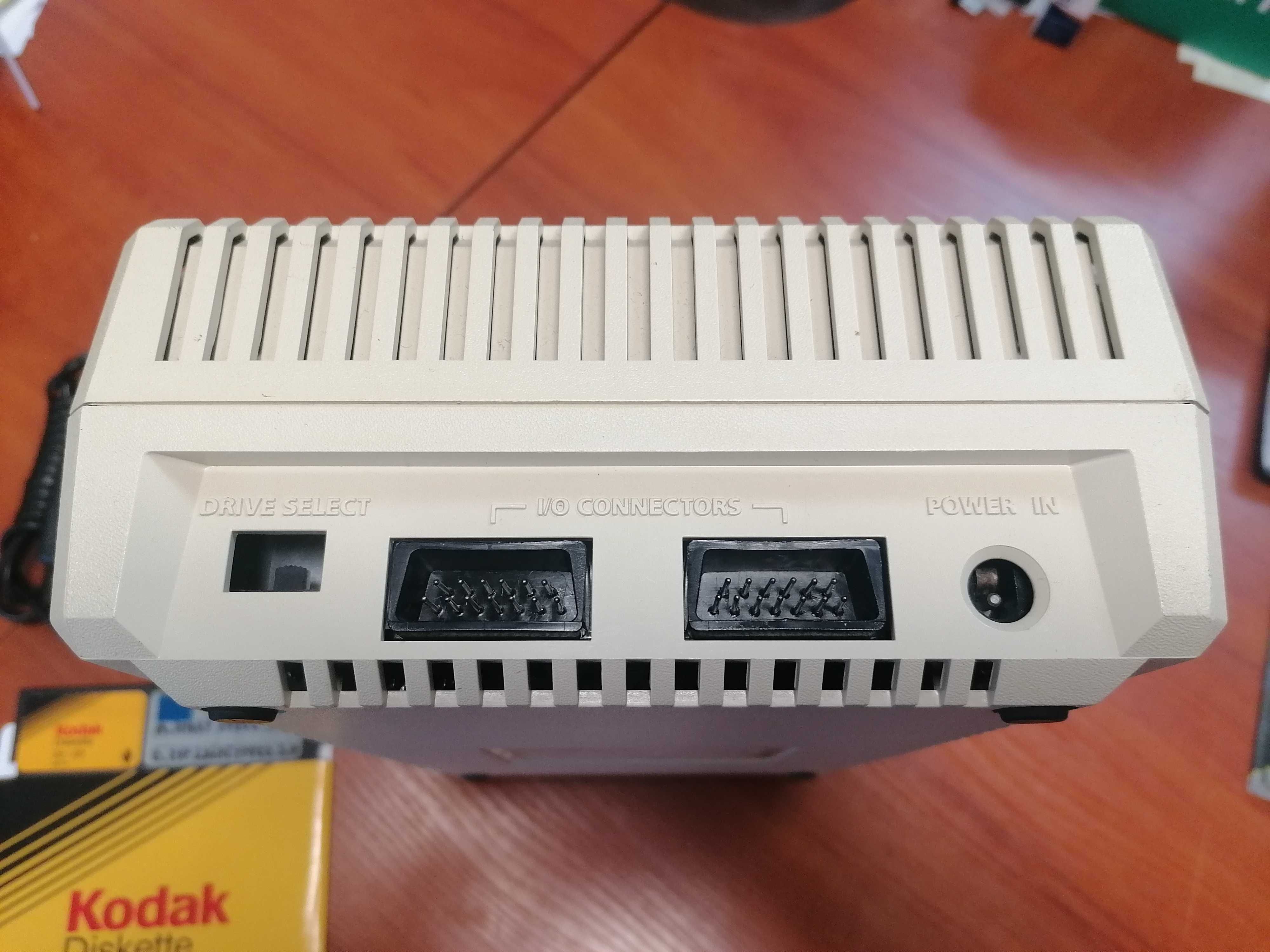 Atari 800 XL + Atari 1050 + Turbo TOMS Multi Drive + SIO + Zasilacz