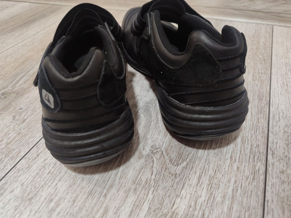 Clarks туфлі для дівчини UK4 _23 см