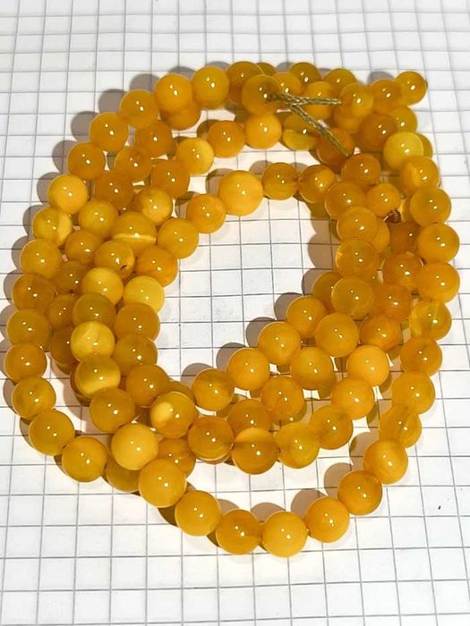 красивые  янтарные бусы