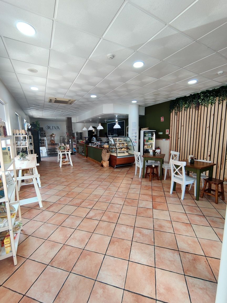 Venda de pastelaria e padaria com mercearia