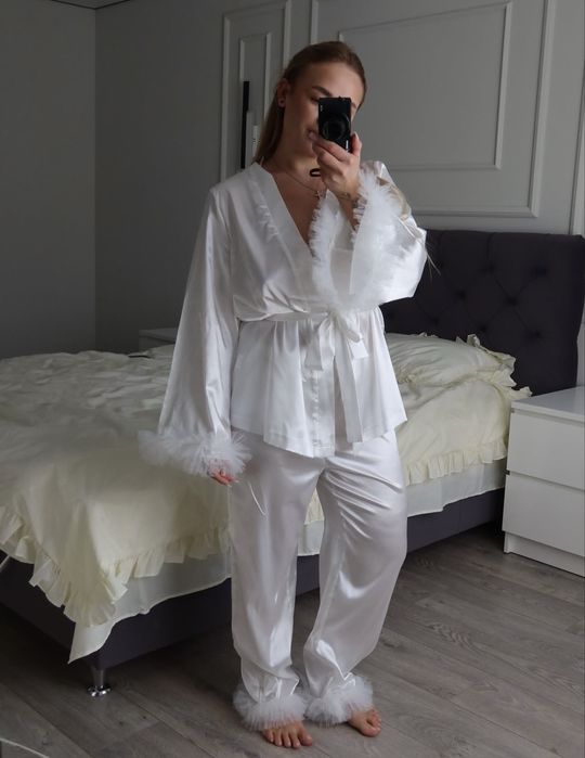 Біла піжама з рюшами