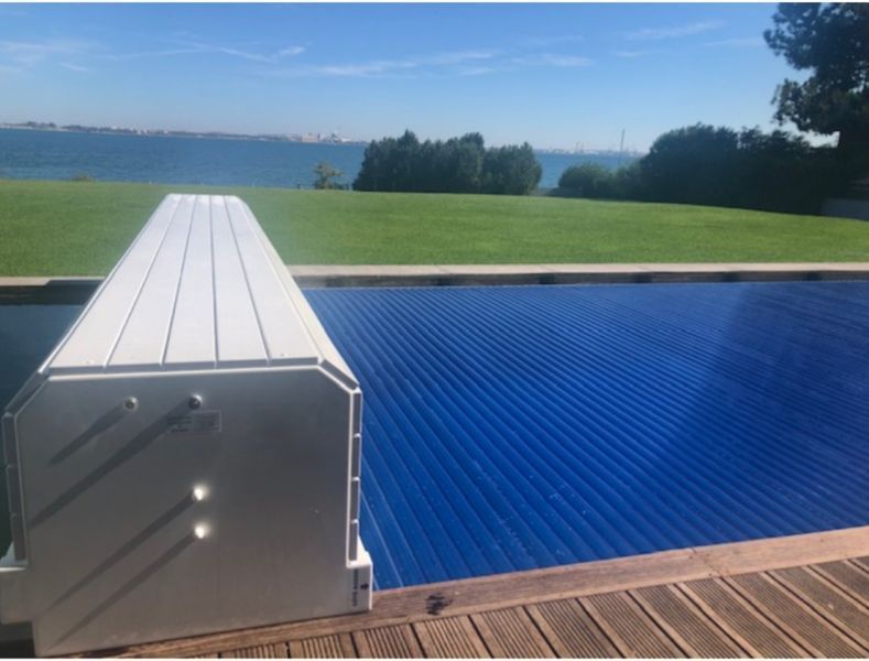 Cobertura  segurança piscina  norma francesa de protecao para crianças