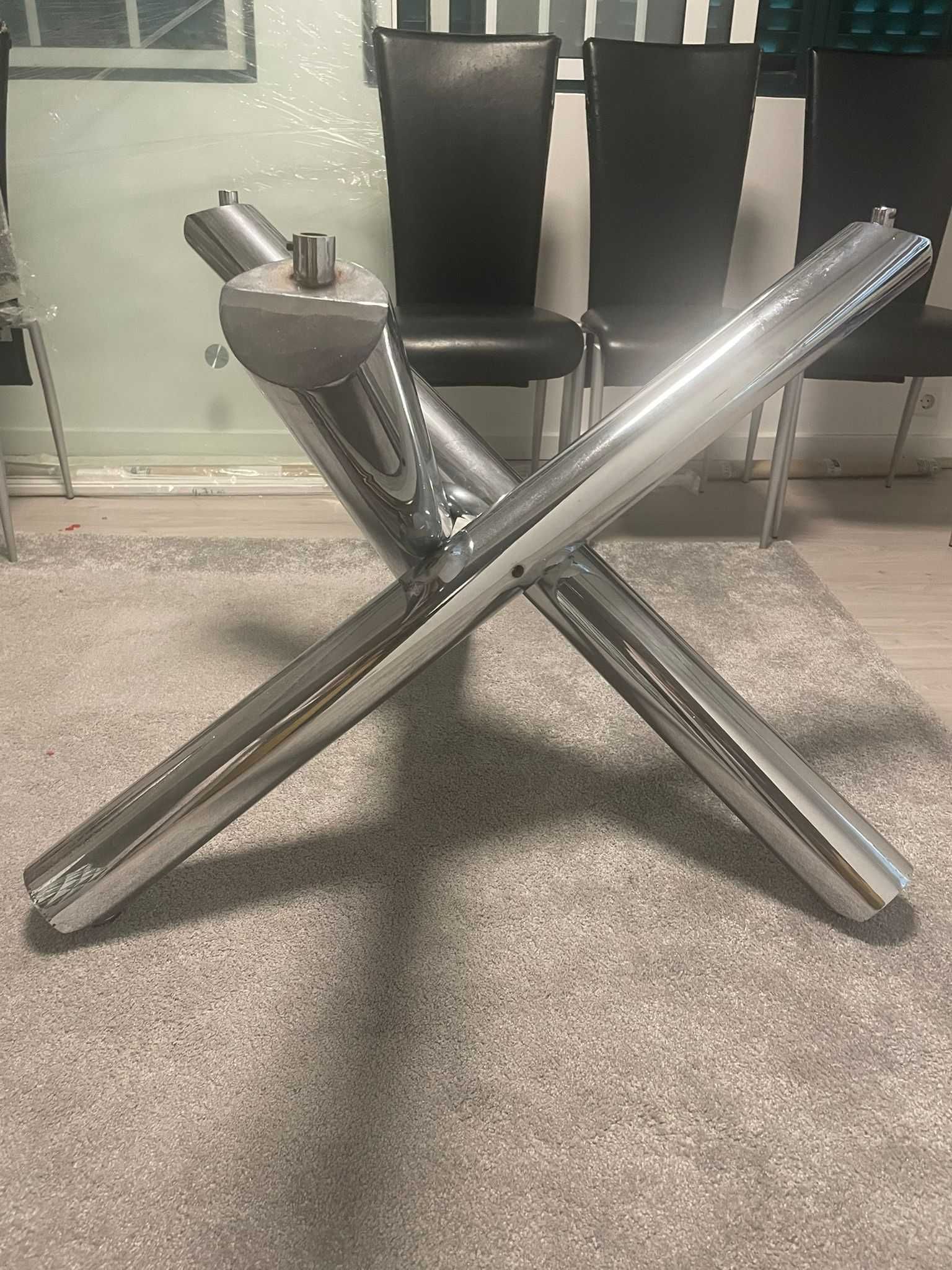 Mesa de jantar em vidro quadrado