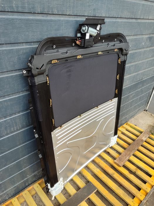 Люк BMW E46 Металевий Підходить як рестайл дорестайл седан універсал