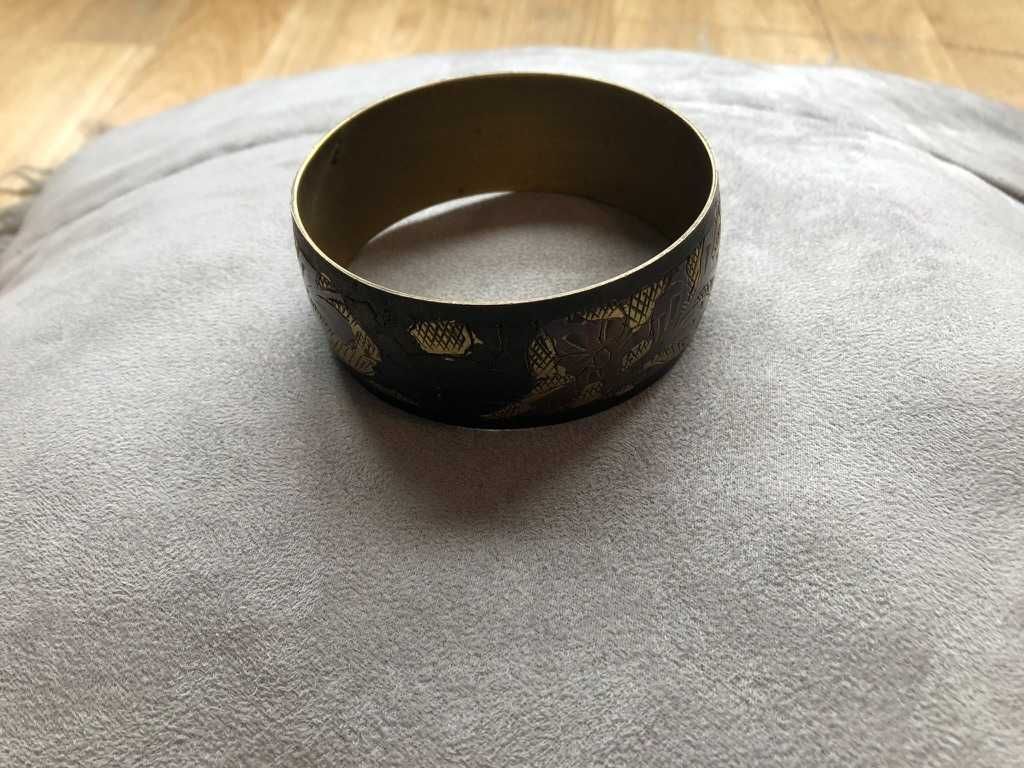 pulseira larga tons cinzento