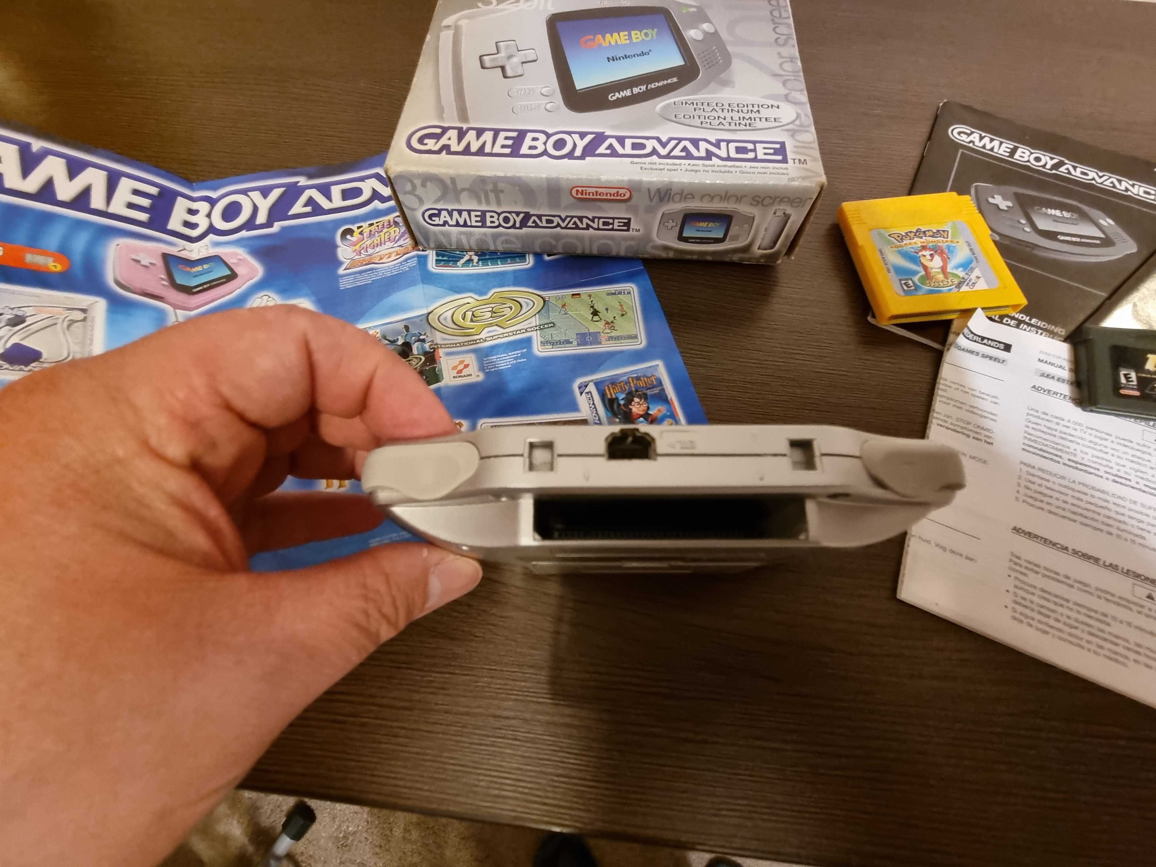 Konsola Game Boy Advance limited edition platinum