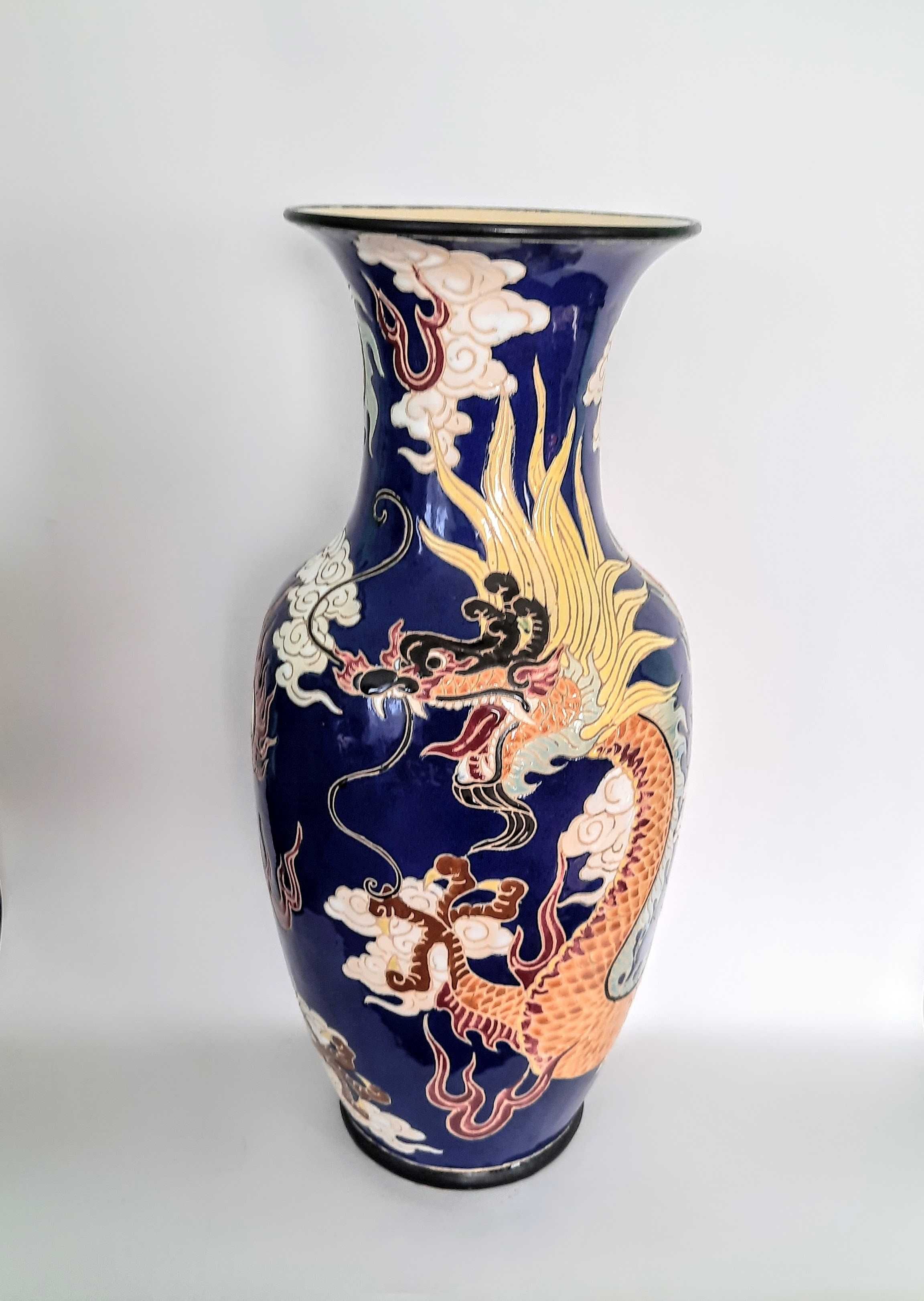 Duży wazon ceramiczny motyw smoka.