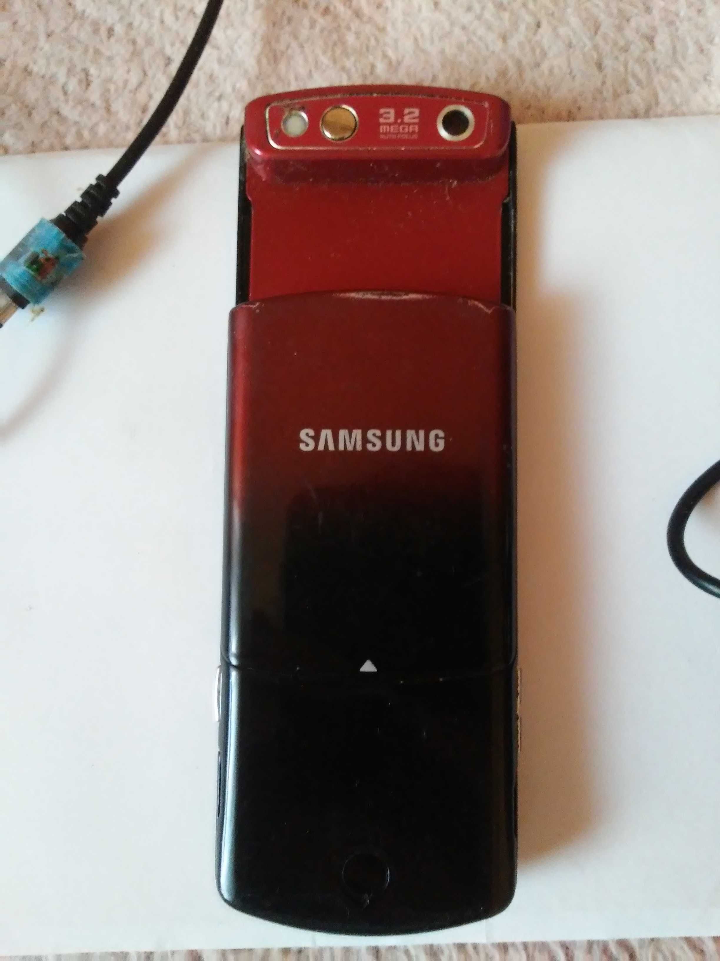 Telefon Samsung (uszkodzony) + ładowarka