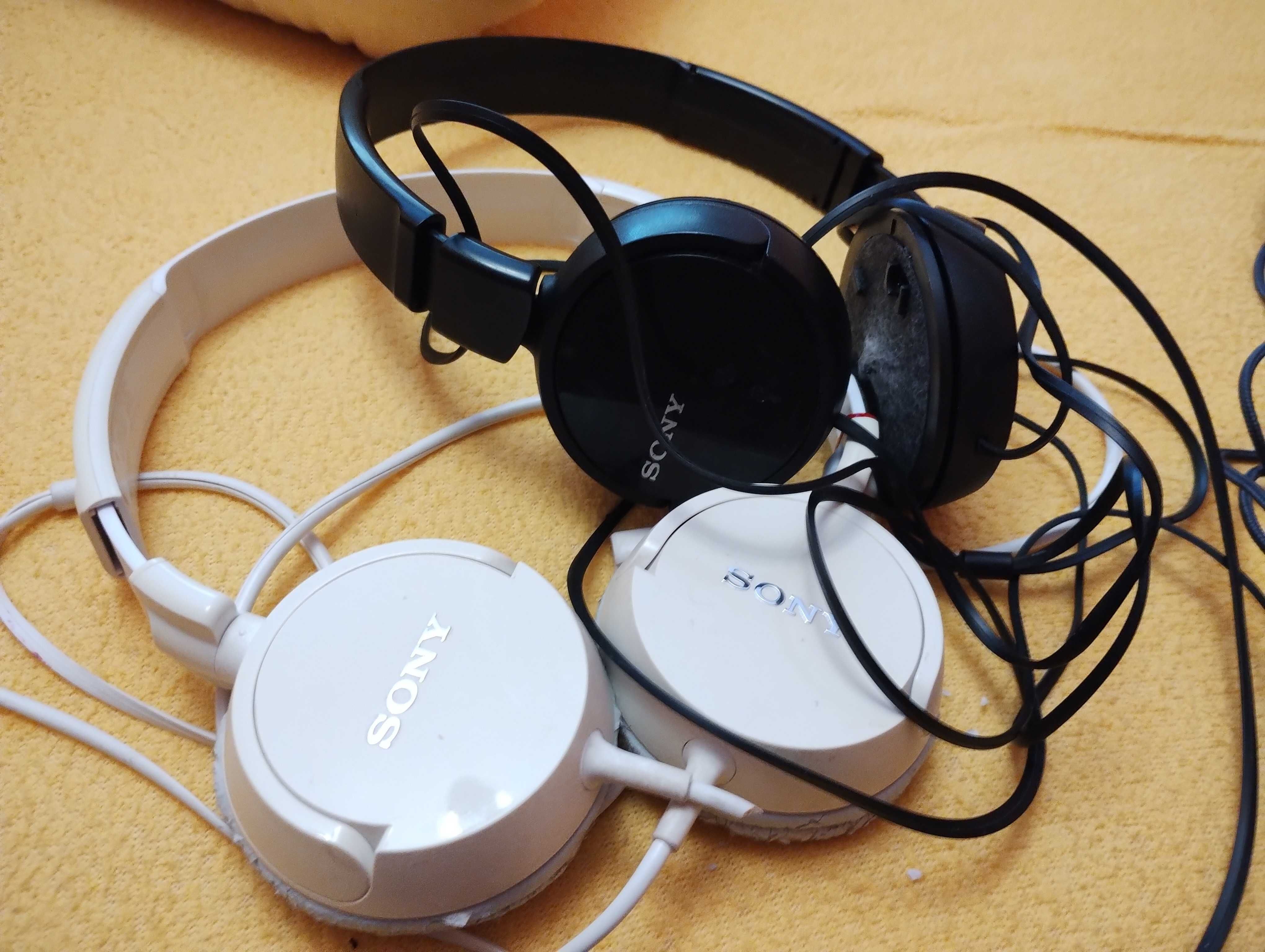 Pudło słuchawek i głośników Bluetooth złom części