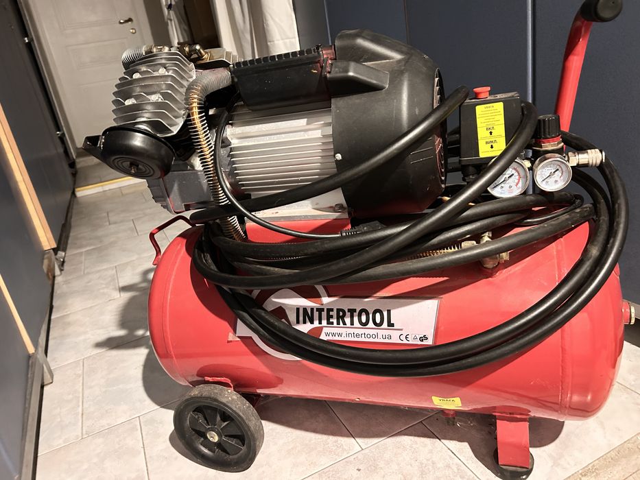 Компрессор INTERTOOL 50л, 3квт,10атм, 420л/м