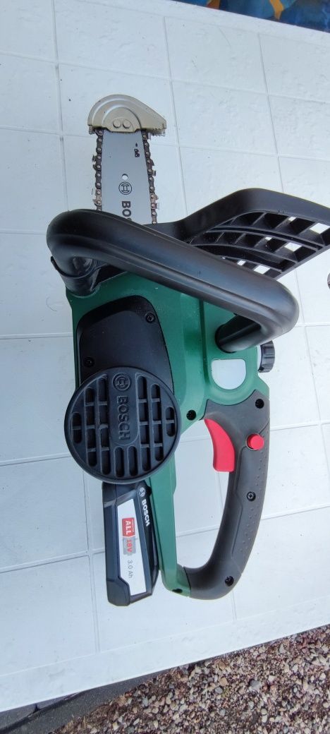 Bosch UNIVERSALCHAIN 18V Piła akumulatorowa