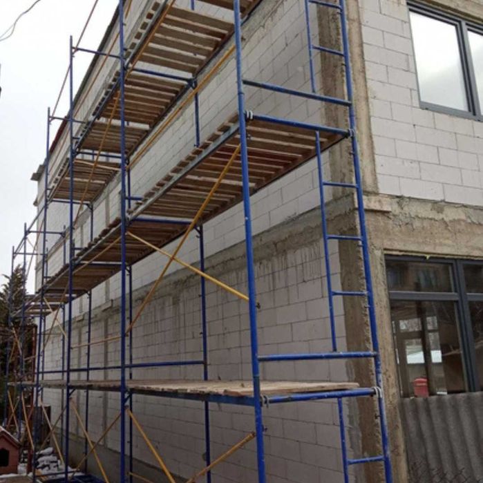 Ліса. Риштування будівельне. Риштовка. Вишка тура. Леса строительные.