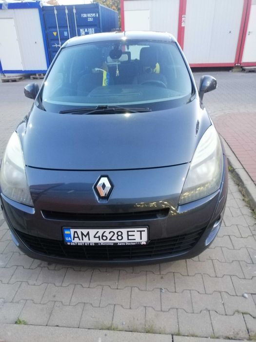 Renault Megane Scenik 2011 1.6 130к.с