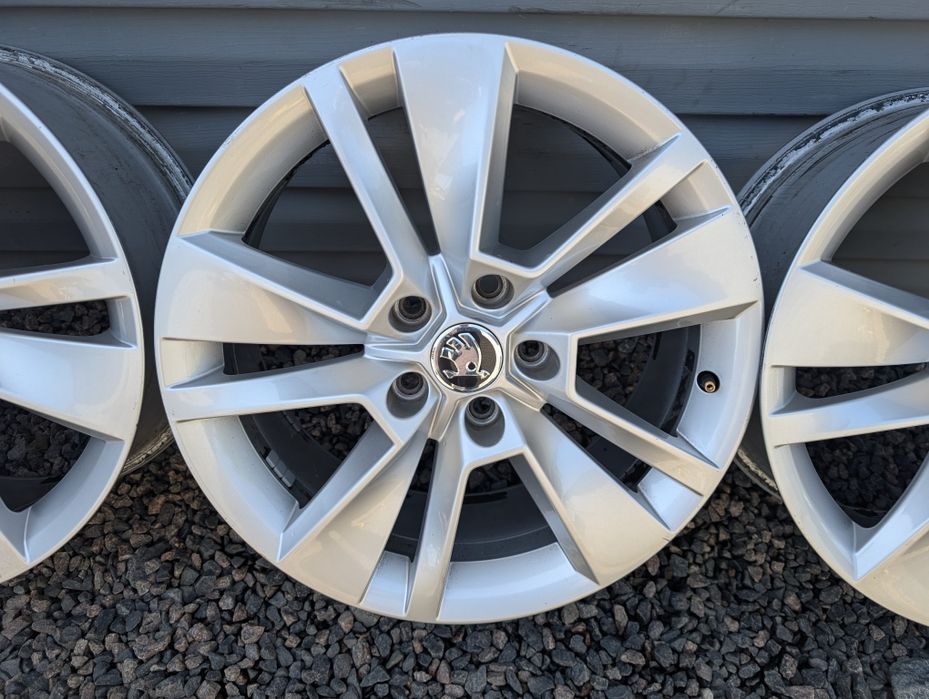 Оригінальні титанові диски Skoda 5*112 R17 5/112 17 ET 45