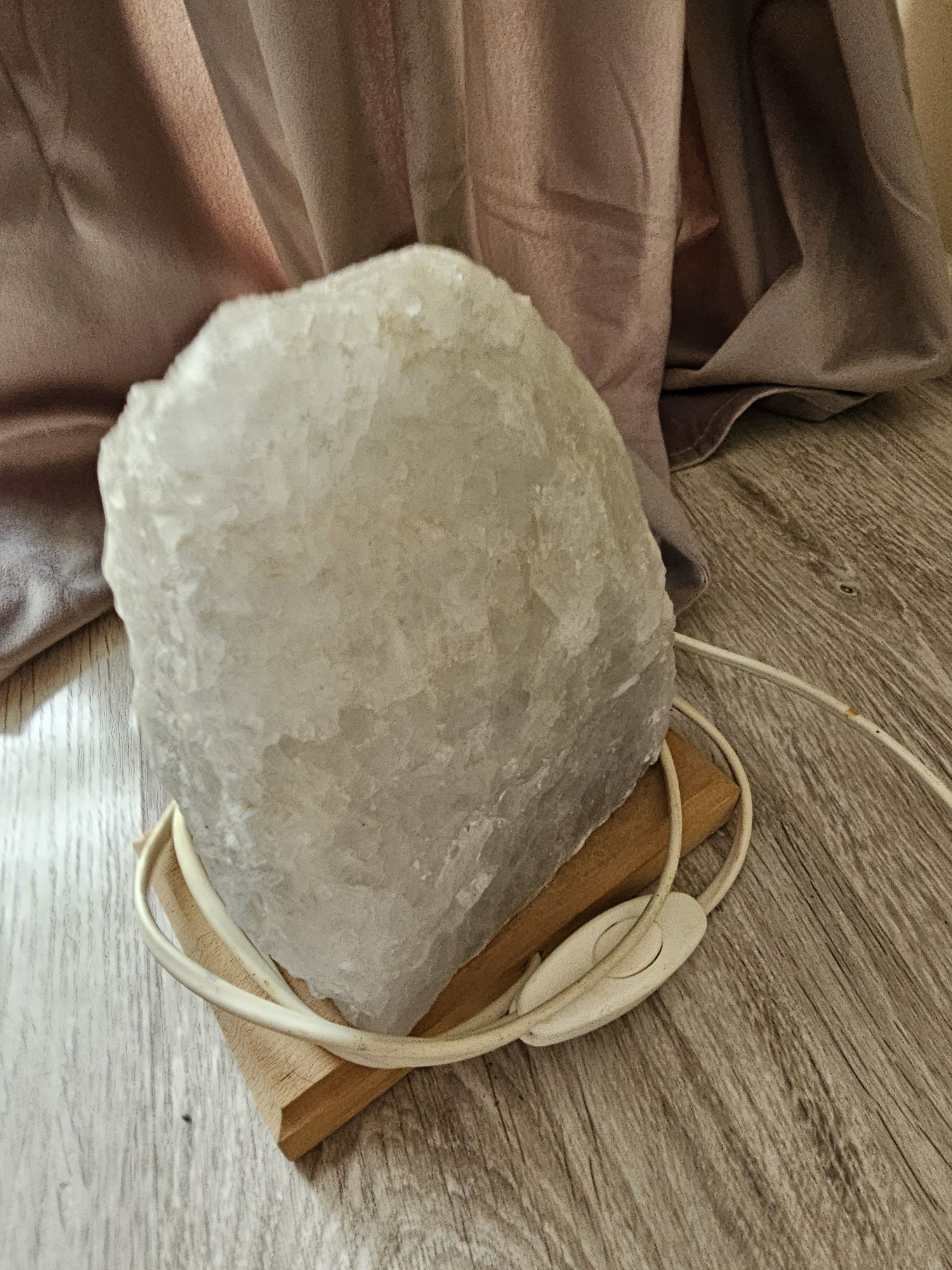 Biała lampa solna ,okaz