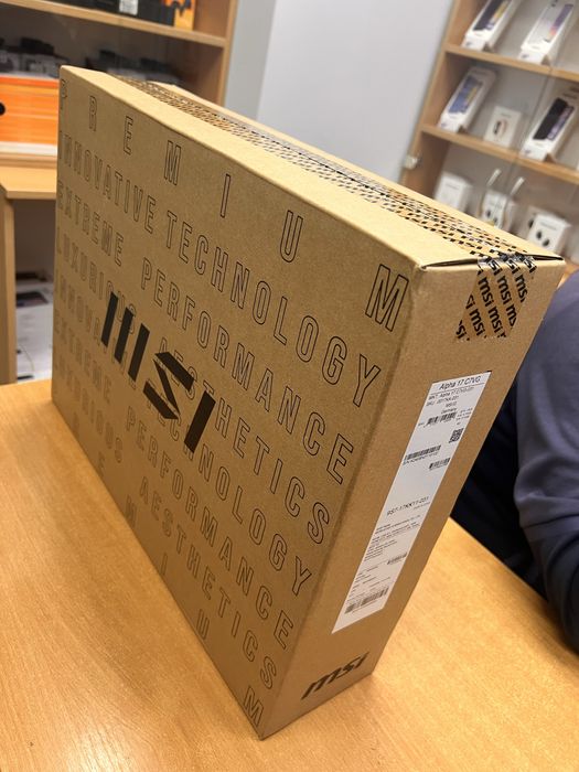 Msi alpha 17 QHD Ryzen9-7945hx rtx 4070 ddr5-32 ssd 1