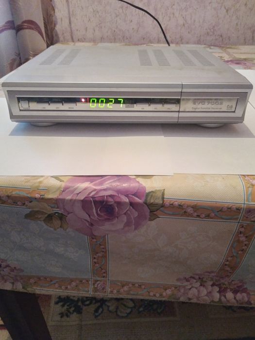 Тюнер супутниковий EVO 700s