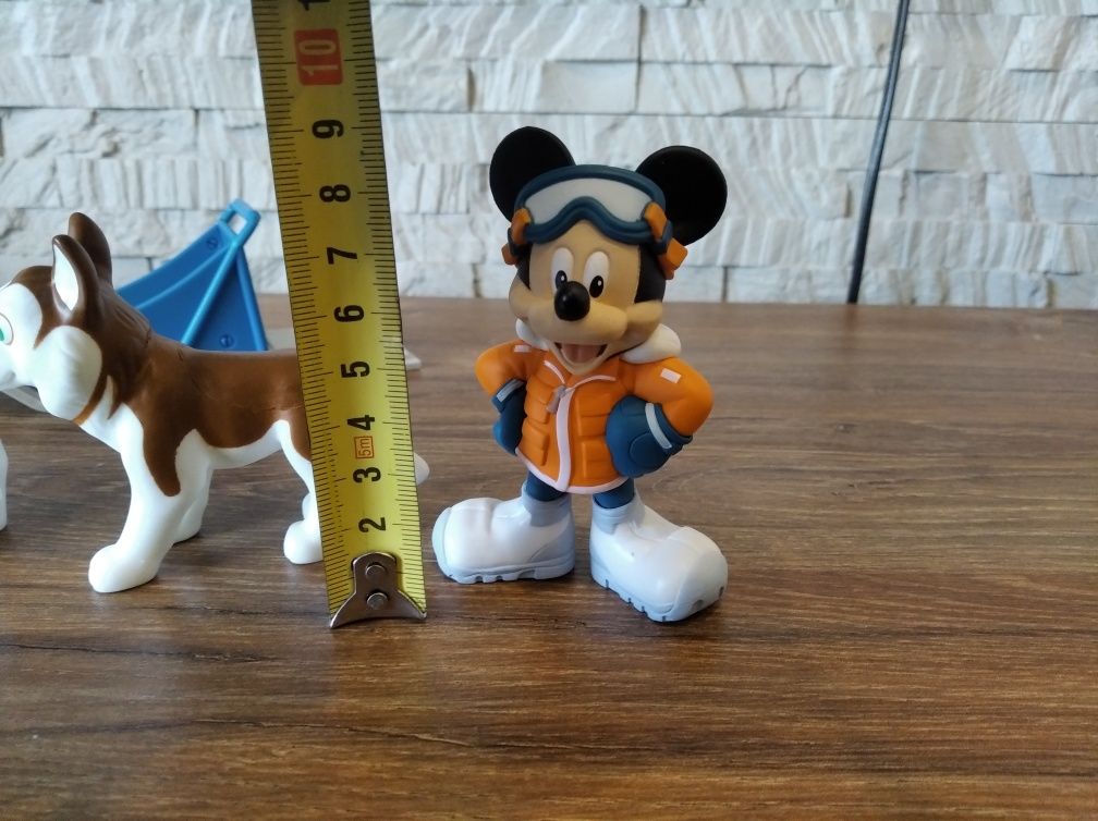 Figurka Disney Myszka Mickey +zaprzęg z psami hasky