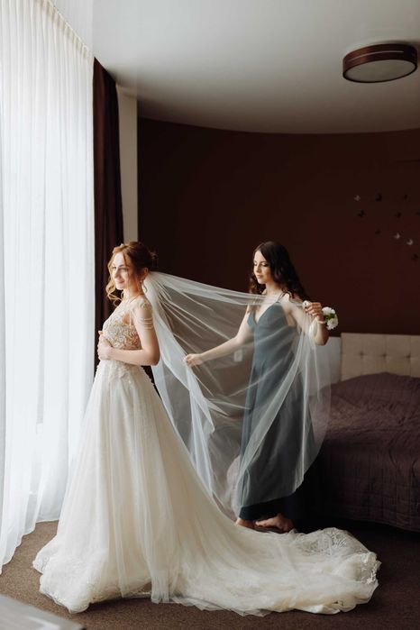 Весільна сукня айворі