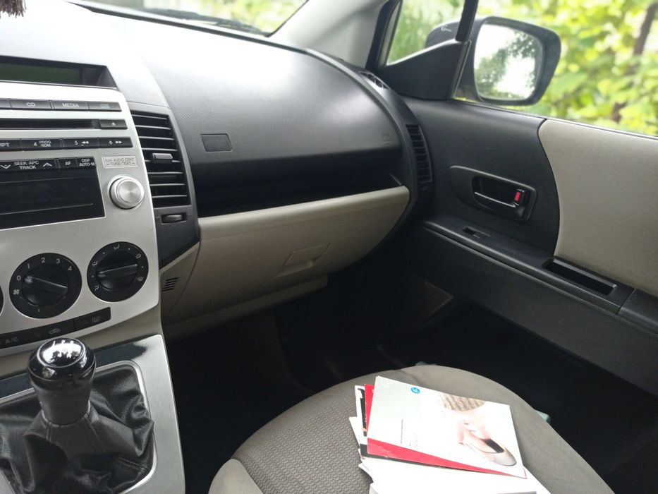 Автомобіль Mazda 5