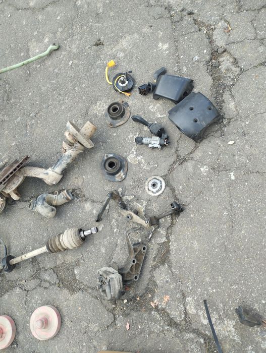 Розбирається Opel astra f 1.6