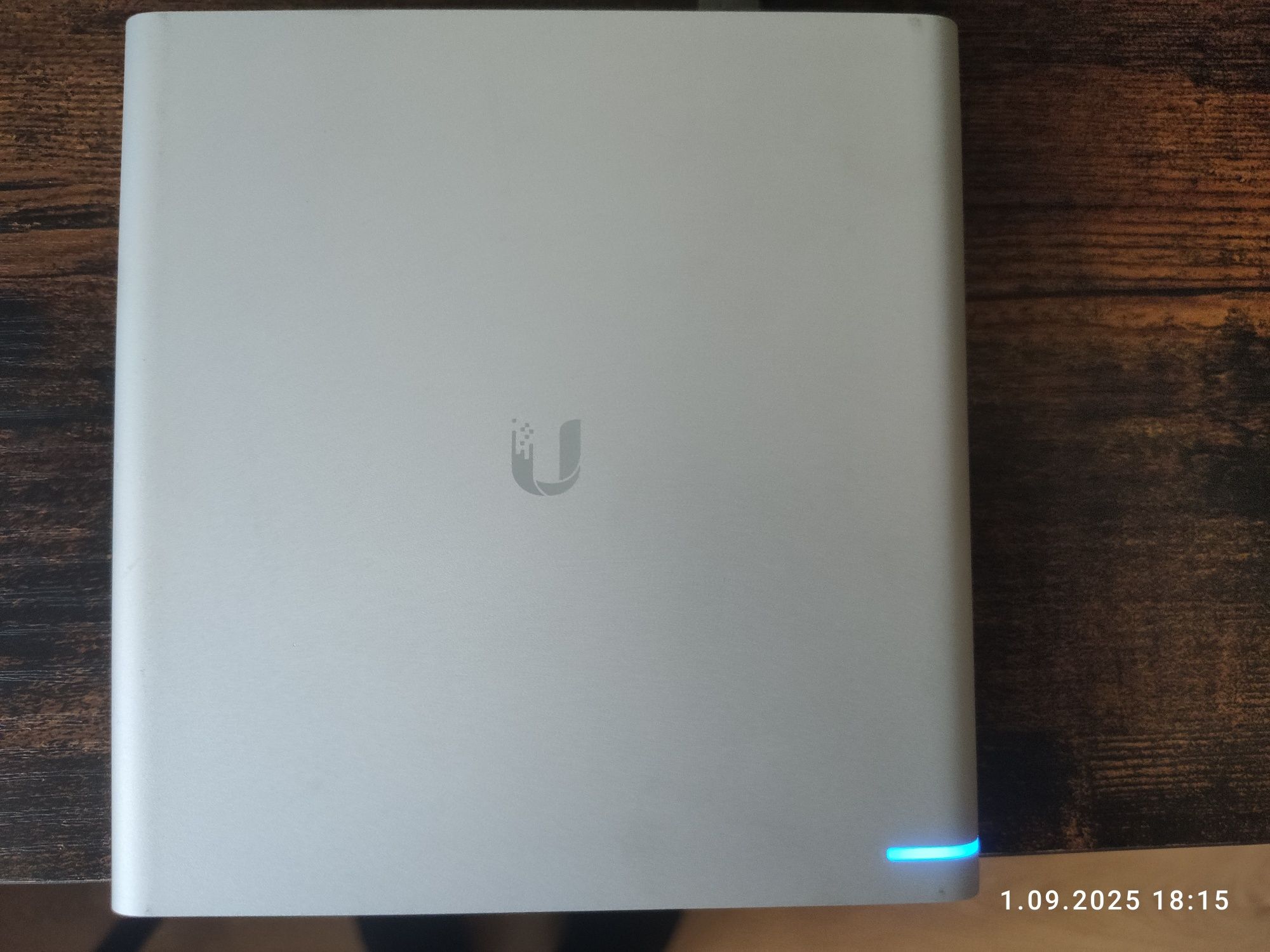 Ubiquiti Cloud Key Gen2 Plus z dyskiem 1TB - jak nowy