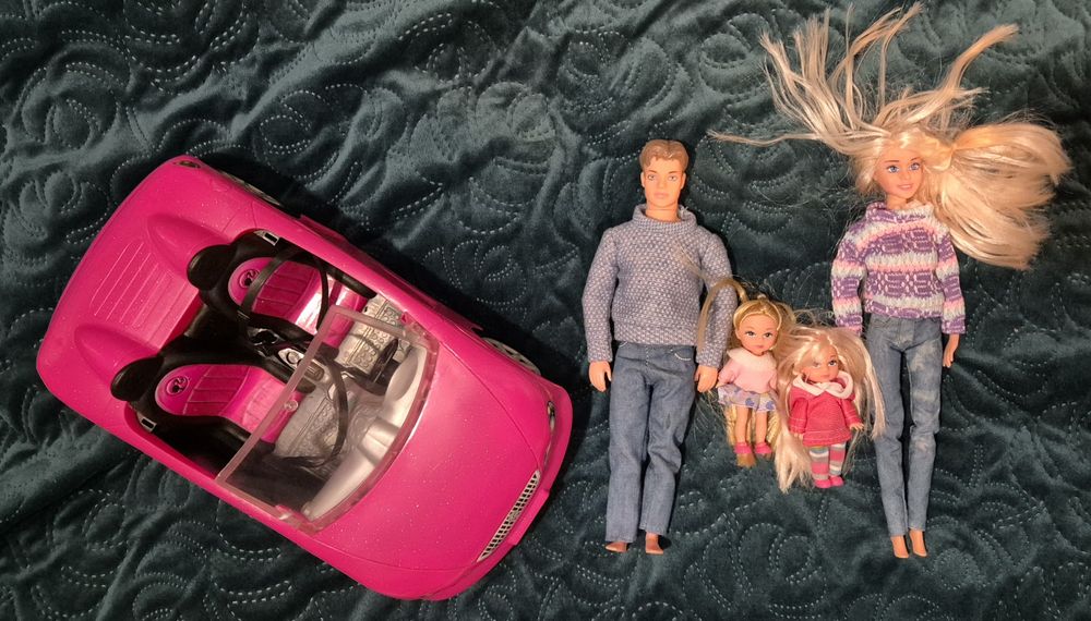 Zestaw rodzinką Barbie i cabriolet