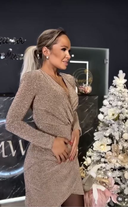 Сукня, золотистого кольору розмір 44