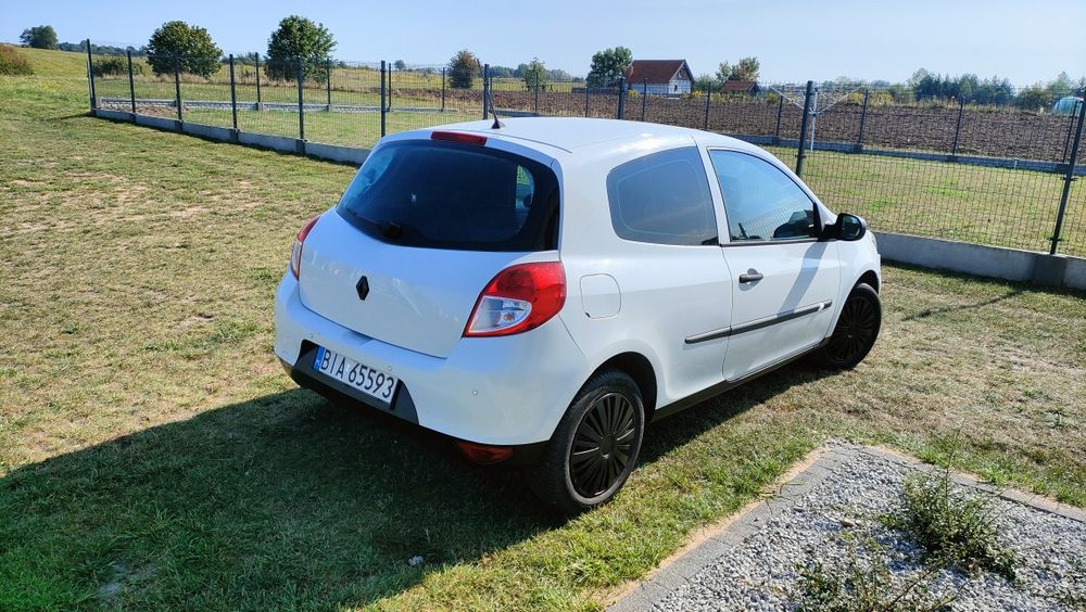 Renault Clio III 1.2 Benzyna 2009r  ubezpieczenie na rok.
