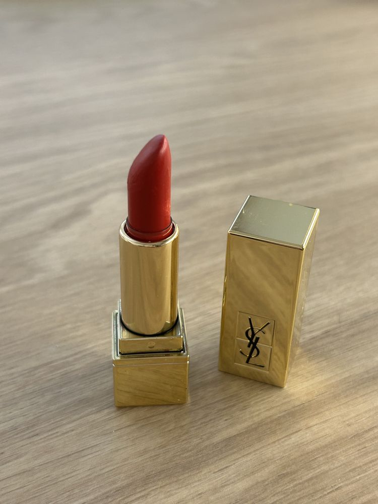 Yves Saint Laurent pomadka szminka czerwona