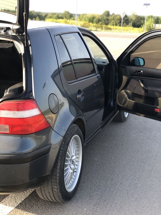Продам власний автомобіль golf 4 хечбек